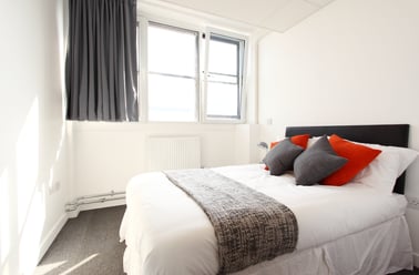 Bronze En Suite, MyPad Paisley, 26 Gilmour Street, Central, Paisley - Image 2